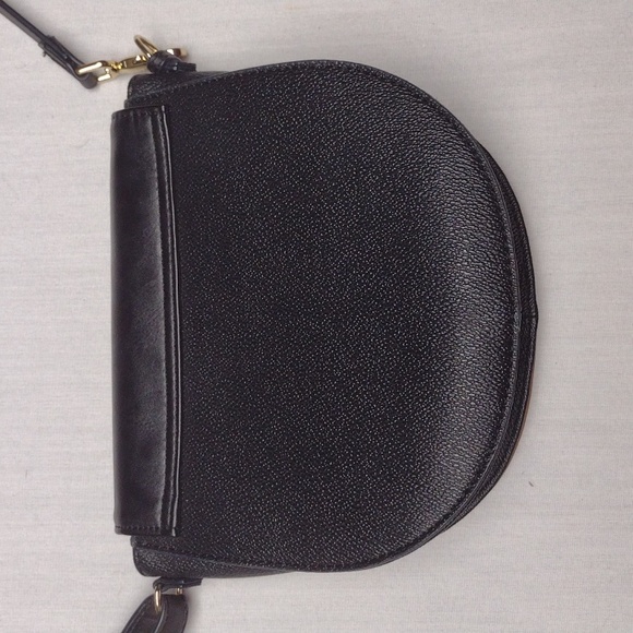 Stella and Dot Chelsea Faux Leather Crossbody Handbag w/Magnetic Clasp. 20" Drop - Picture 3 of 4
